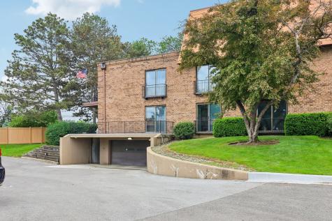 4050 Dundee Road Northbrook IL 60062