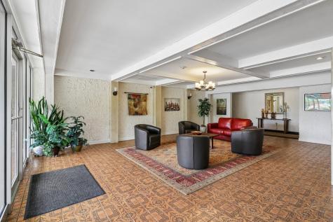4050 Dundee Road Northbrook IL 60062