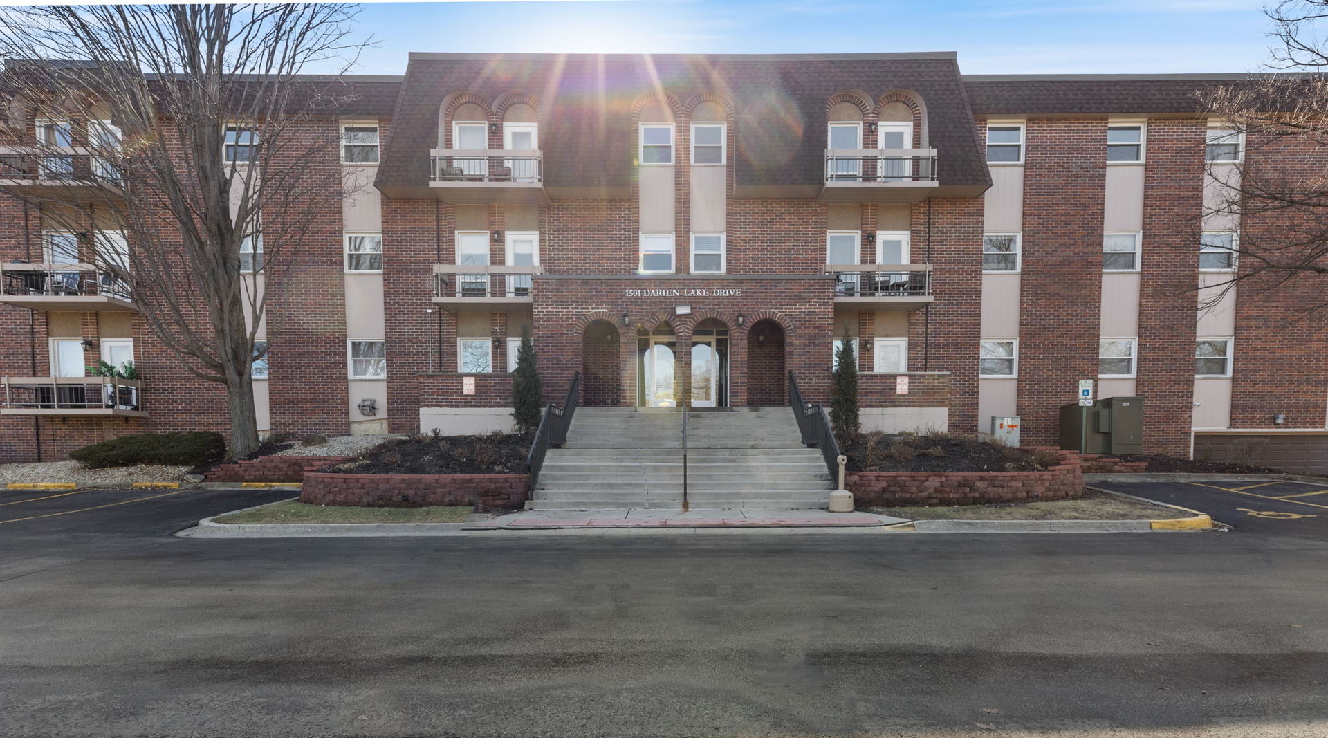 1501 Darien Lake Drive Darien IL 60561