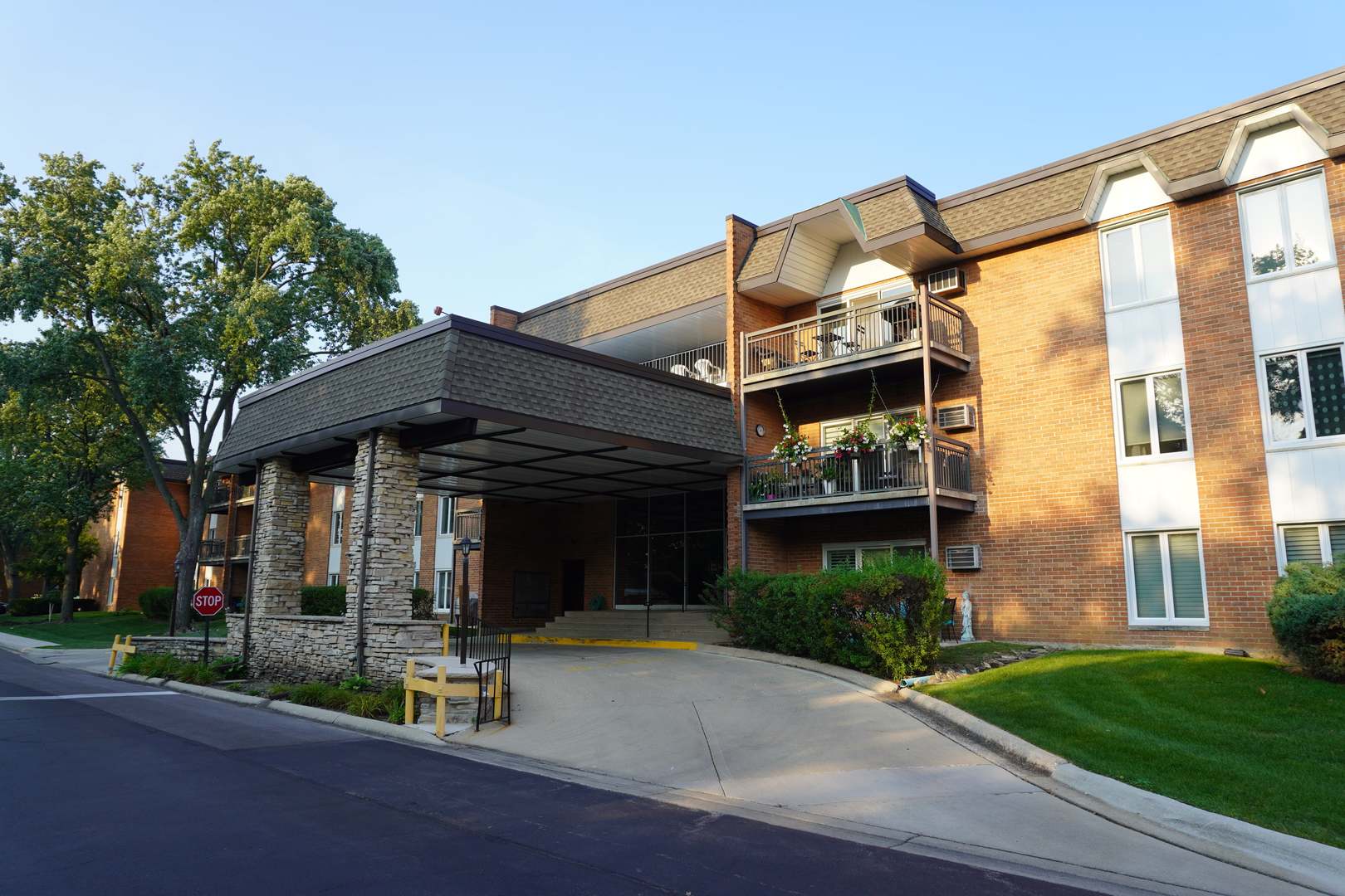 4250 Saratoga Avenue Downers Grove IL 60515