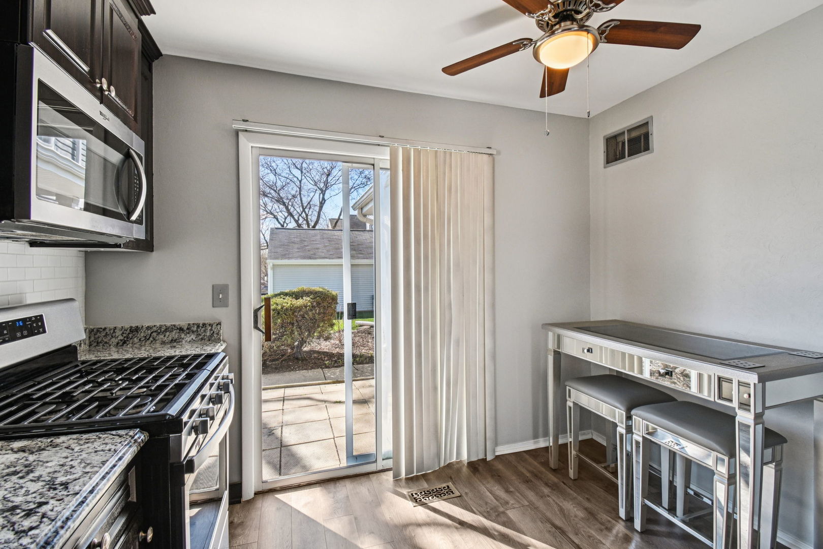2466 Brunswick Circle Woodridge IL 60517