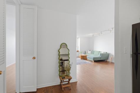 720 West Gordon Terrace Chicago IL 60613