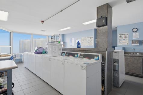 720 West Gordon Terrace Chicago IL 60613