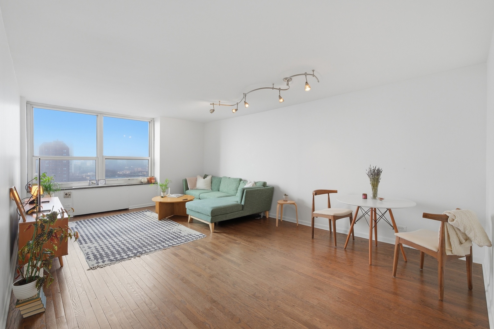 720 West Gordon Terrace Chicago IL 60613