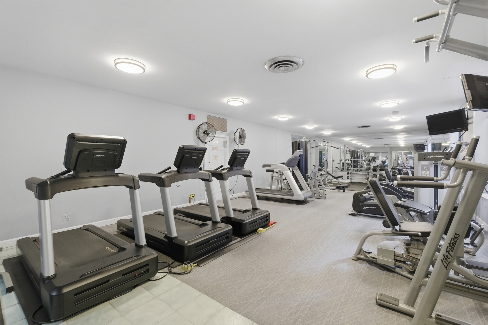 720 West Gordon Terrace Chicago IL 60613
