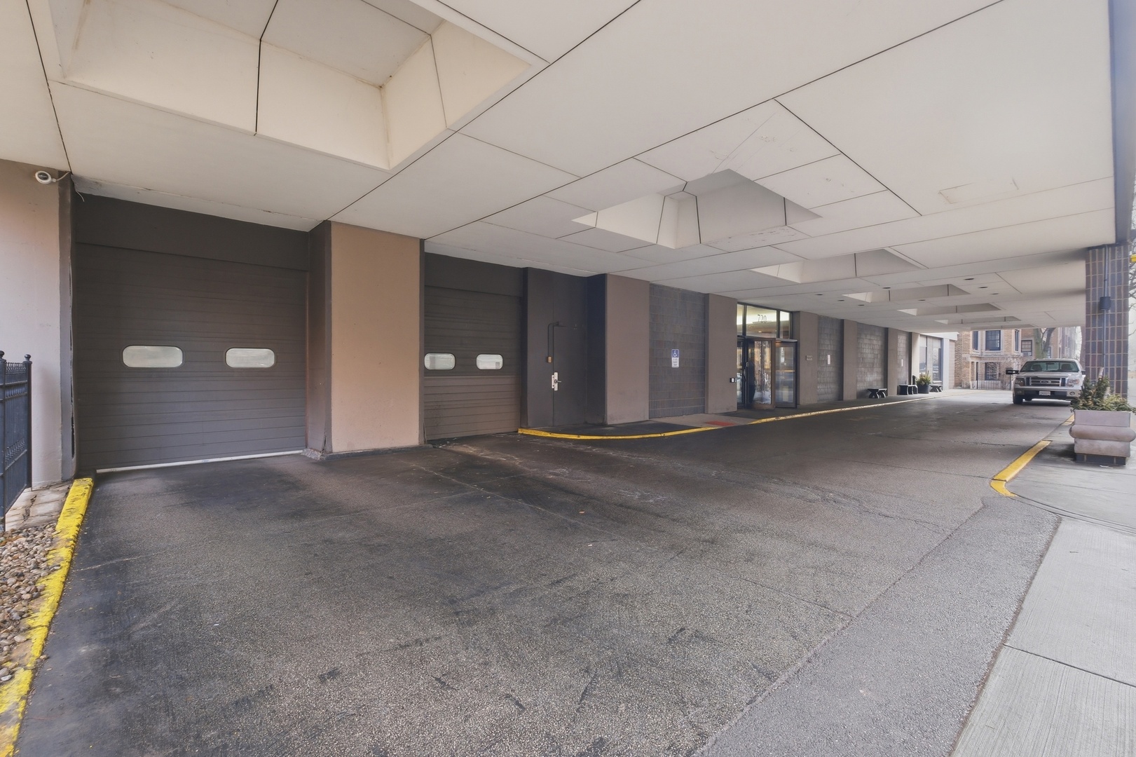 720 West Gordon Terrace Chicago IL 60613