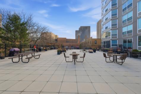 720 West Gordon Terrace Chicago IL 60613