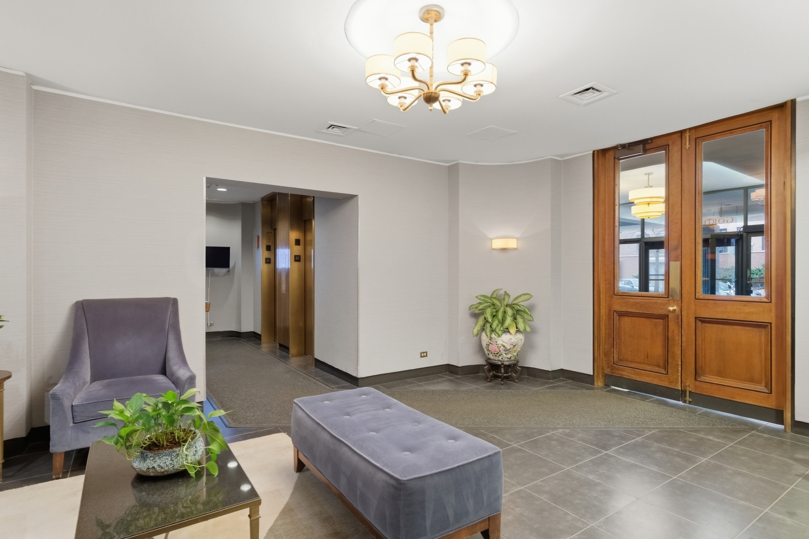 720 West Gordon Terrace Chicago IL 60613