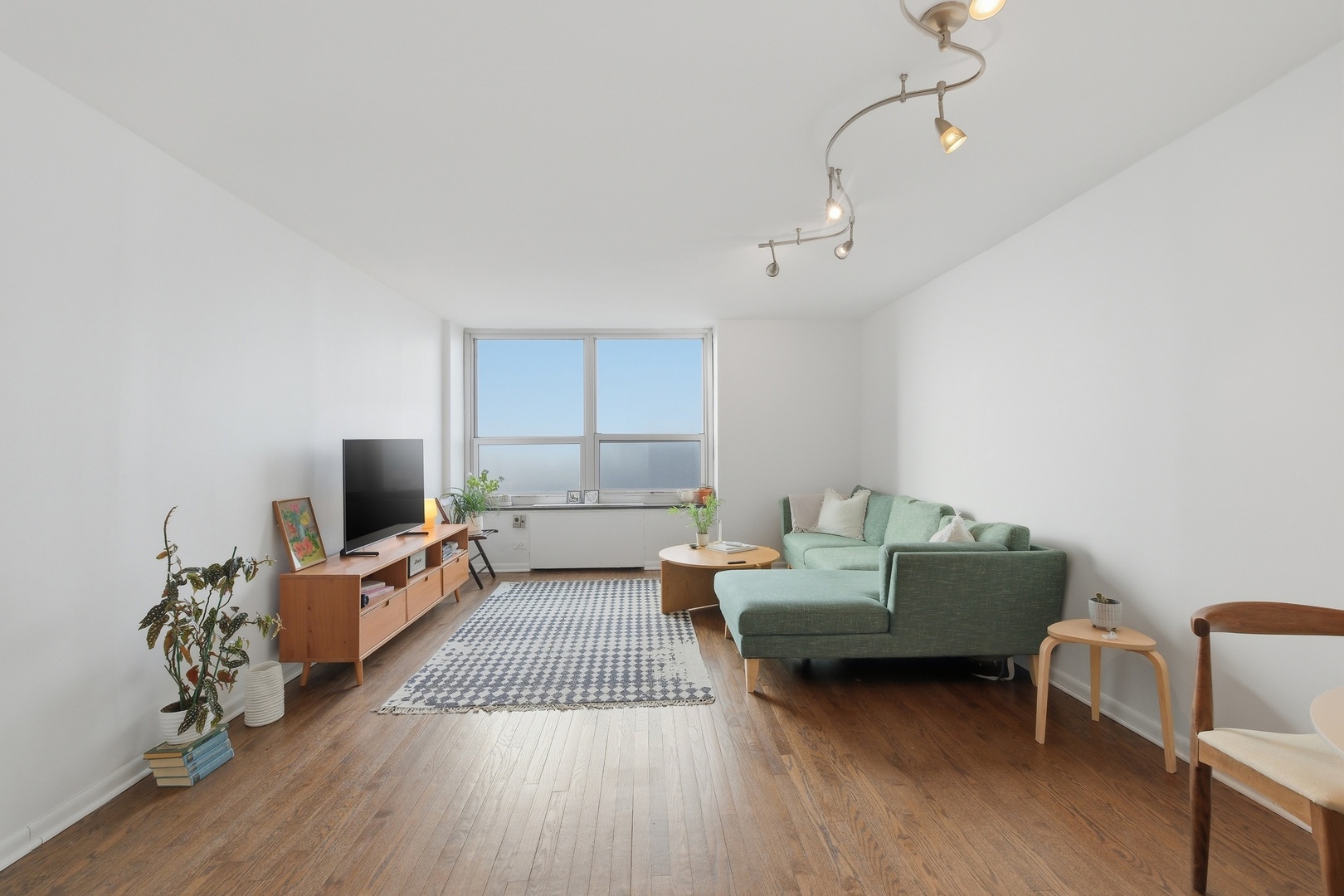 720 West Gordon Terrace Chicago IL 60613