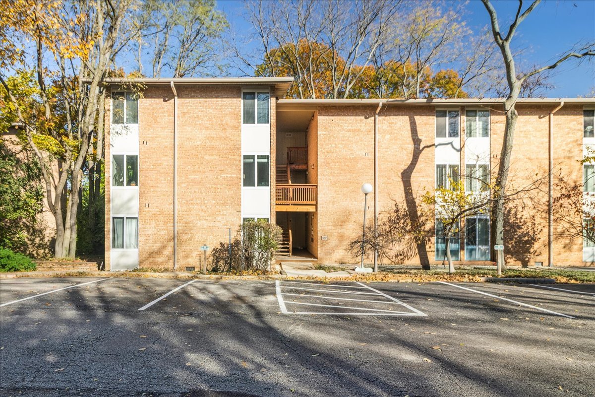 5817 Oakwood Drive Lisle IL 60532