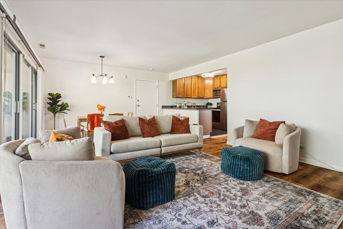 5817 Oakwood Drive Lisle IL 60532