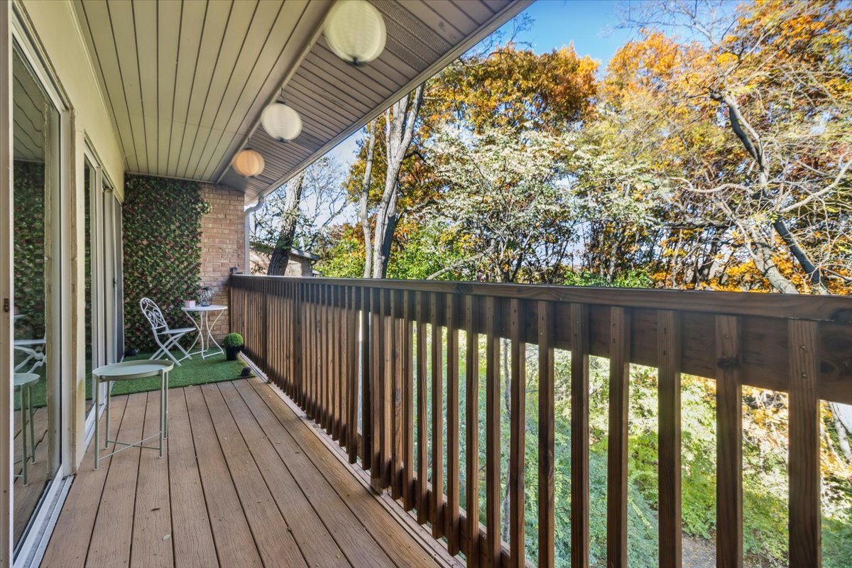 5817 Oakwood Drive Lisle IL 60532