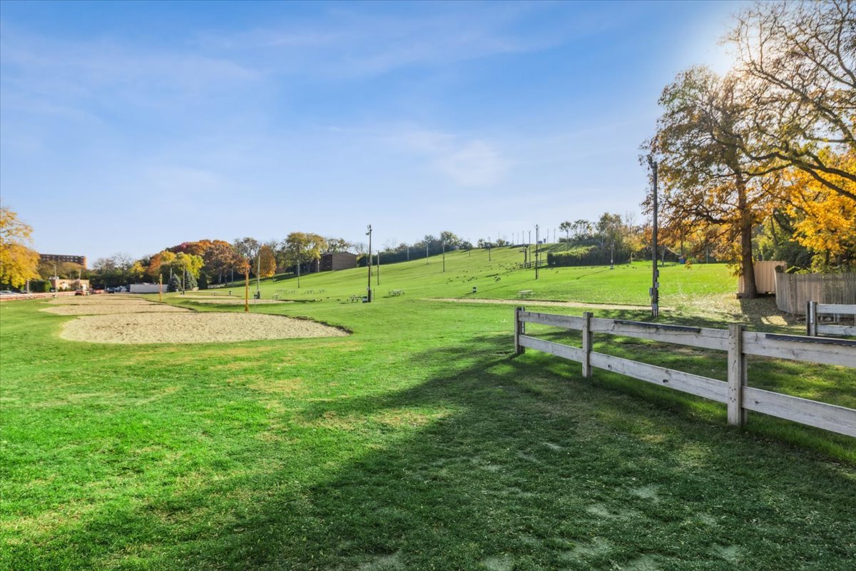 5817 Oakwood Drive Lisle IL 60532