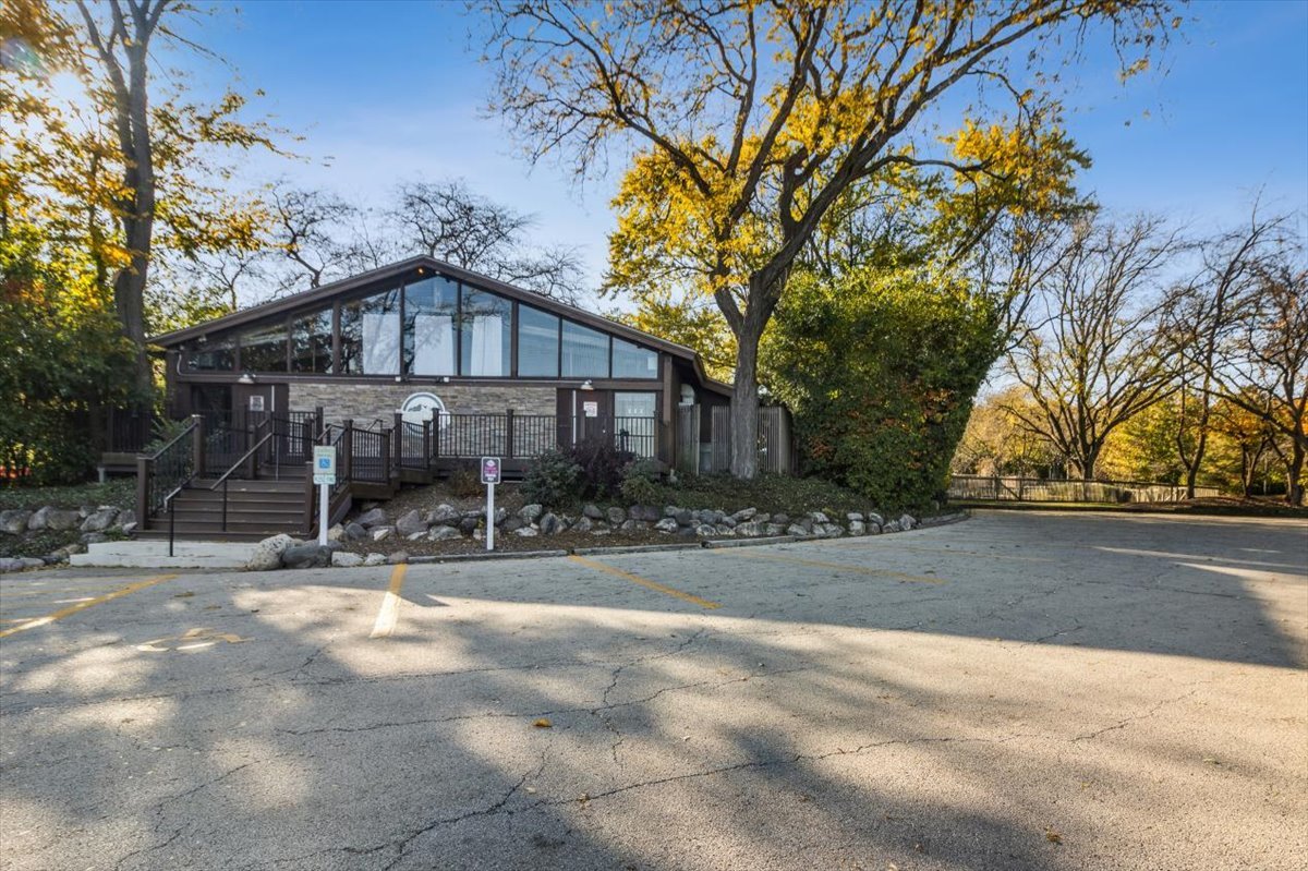 5817 Oakwood Drive Lisle IL 60532