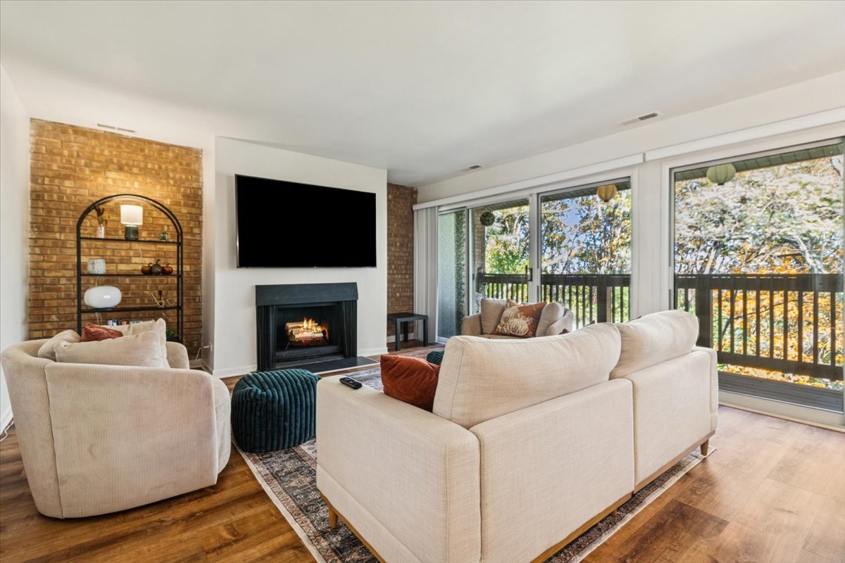 5817 Oakwood Drive Lisle IL 60532