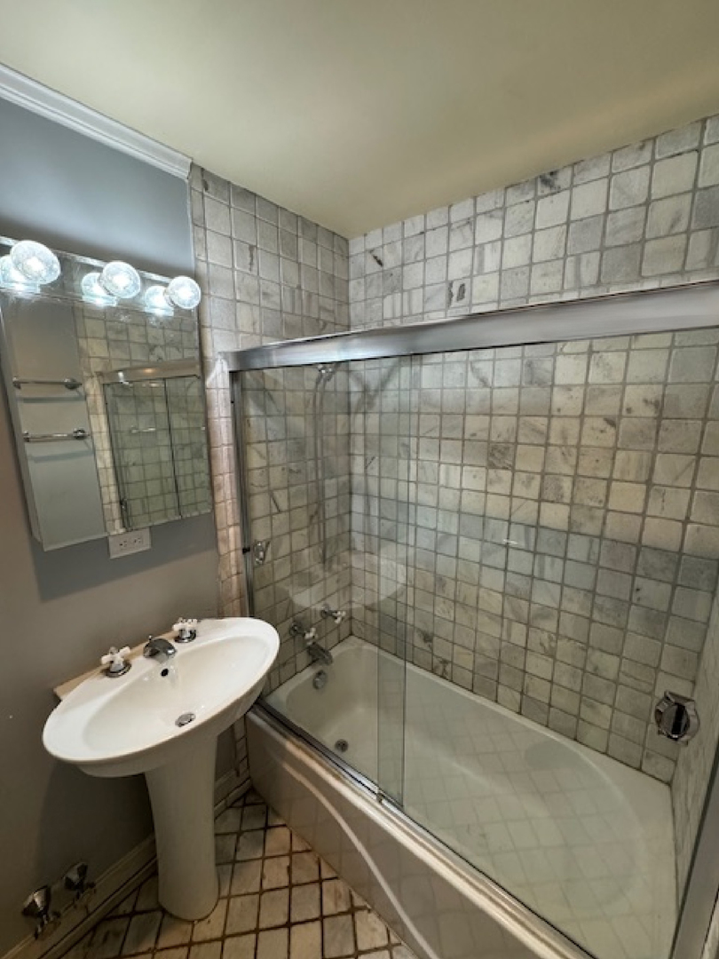 1441 West Farwell Avenue Chicago IL 60626