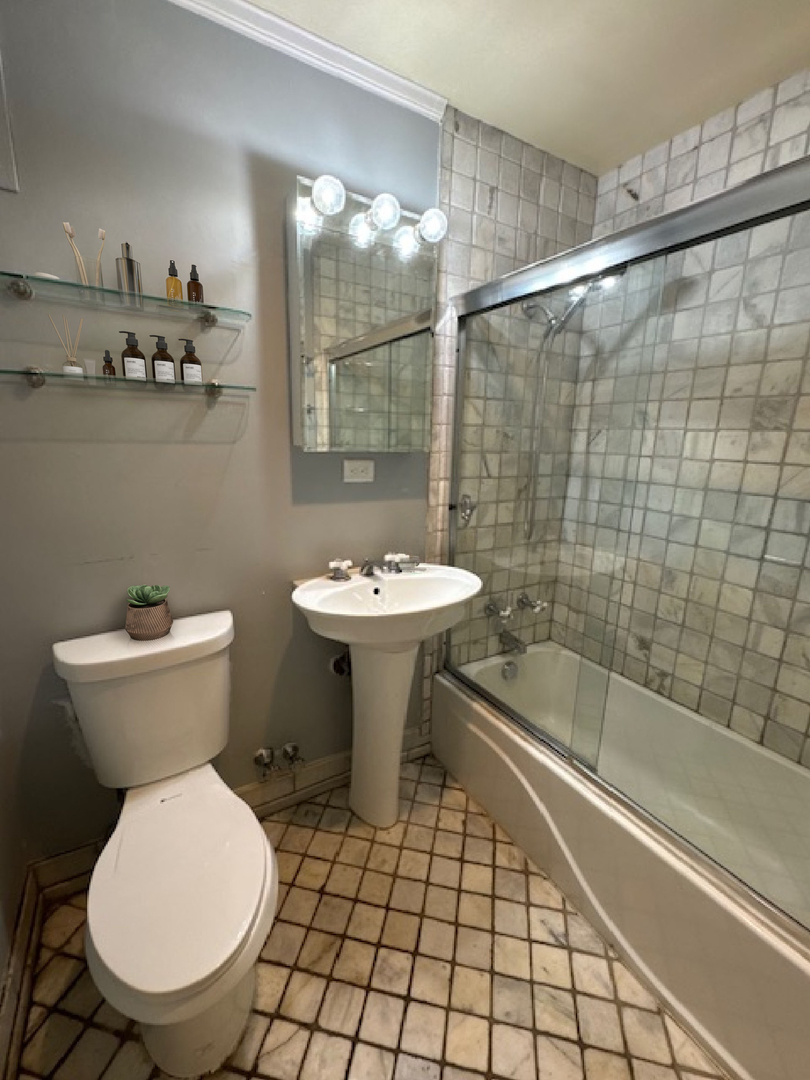 1441 West Farwell Avenue Chicago IL 60626