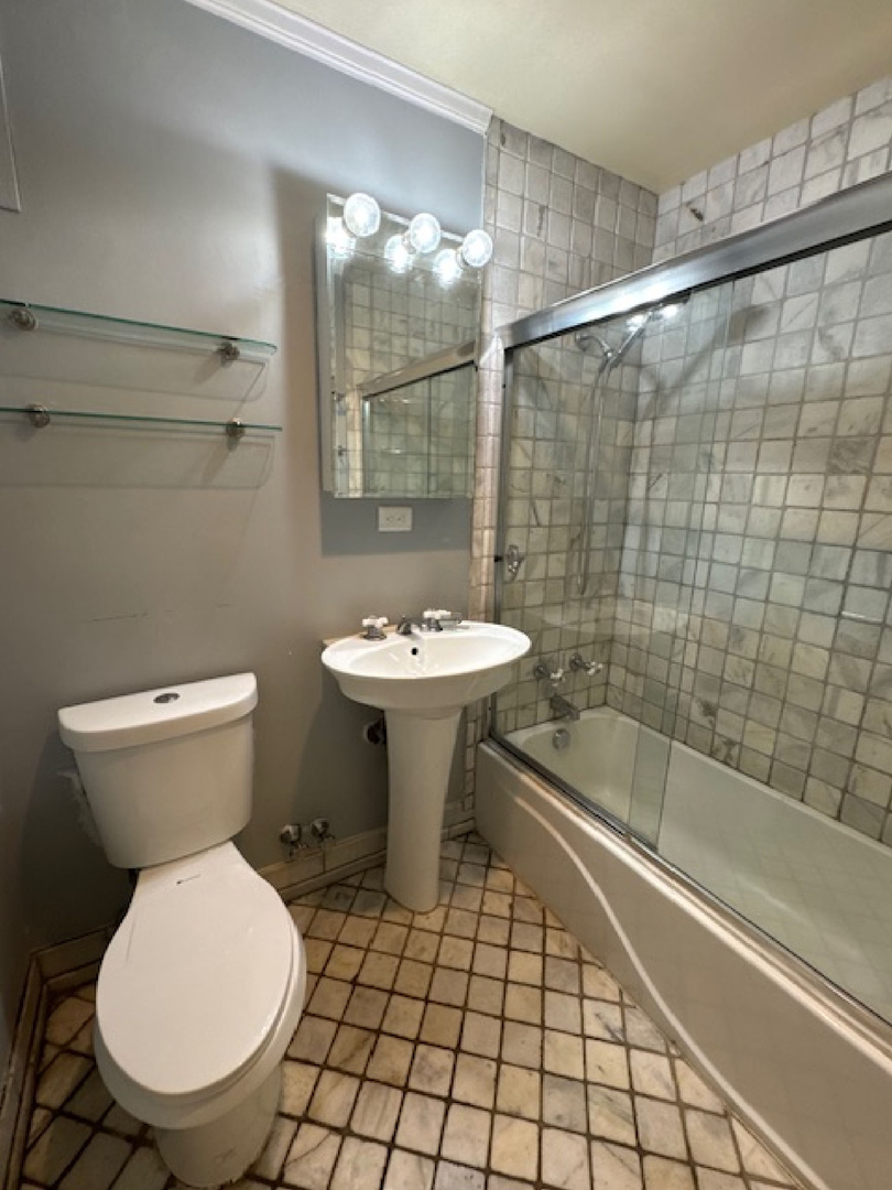 1441 West Farwell Avenue Chicago IL 60626