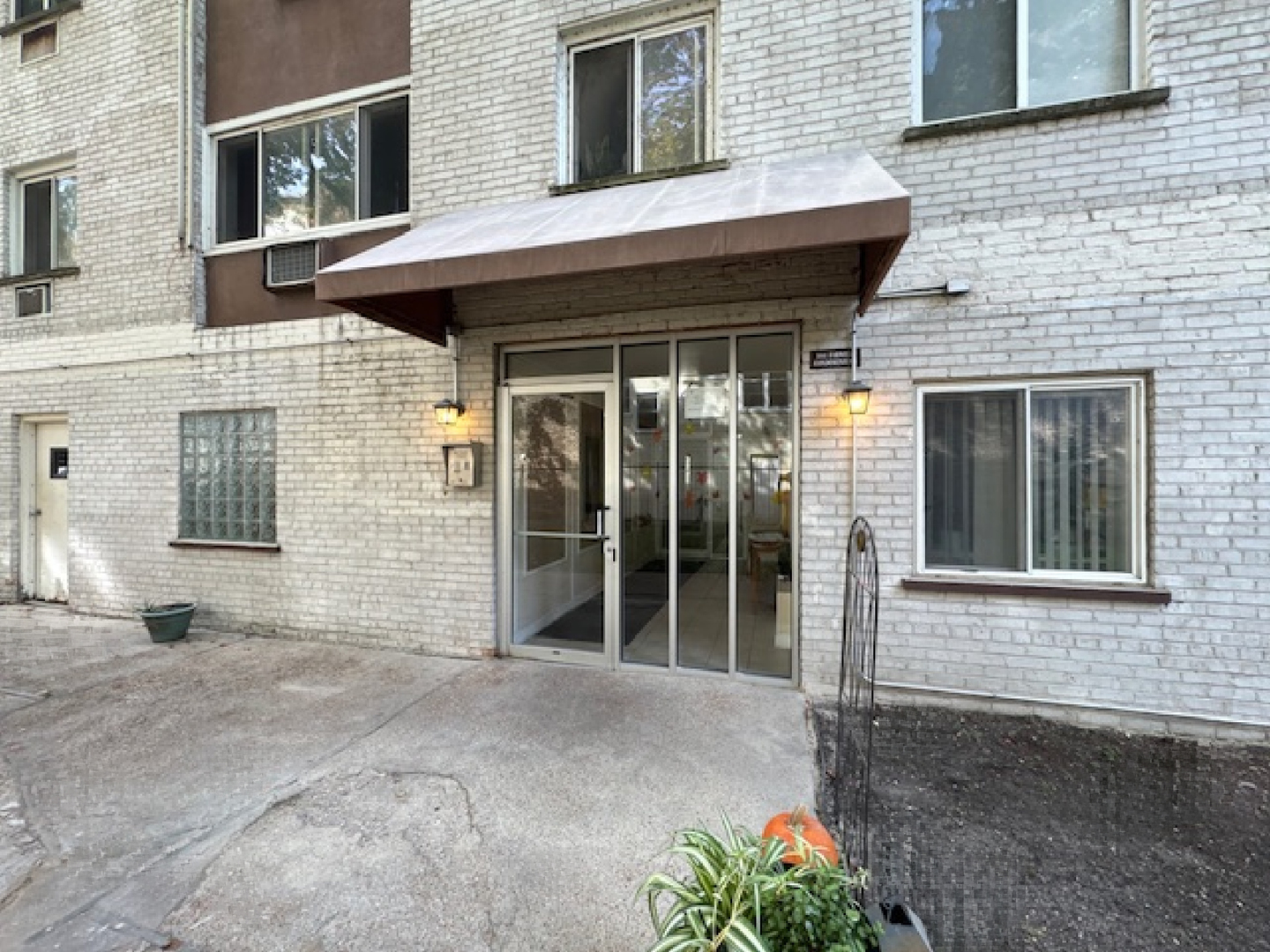 1441 West Farwell Avenue Chicago IL 60626