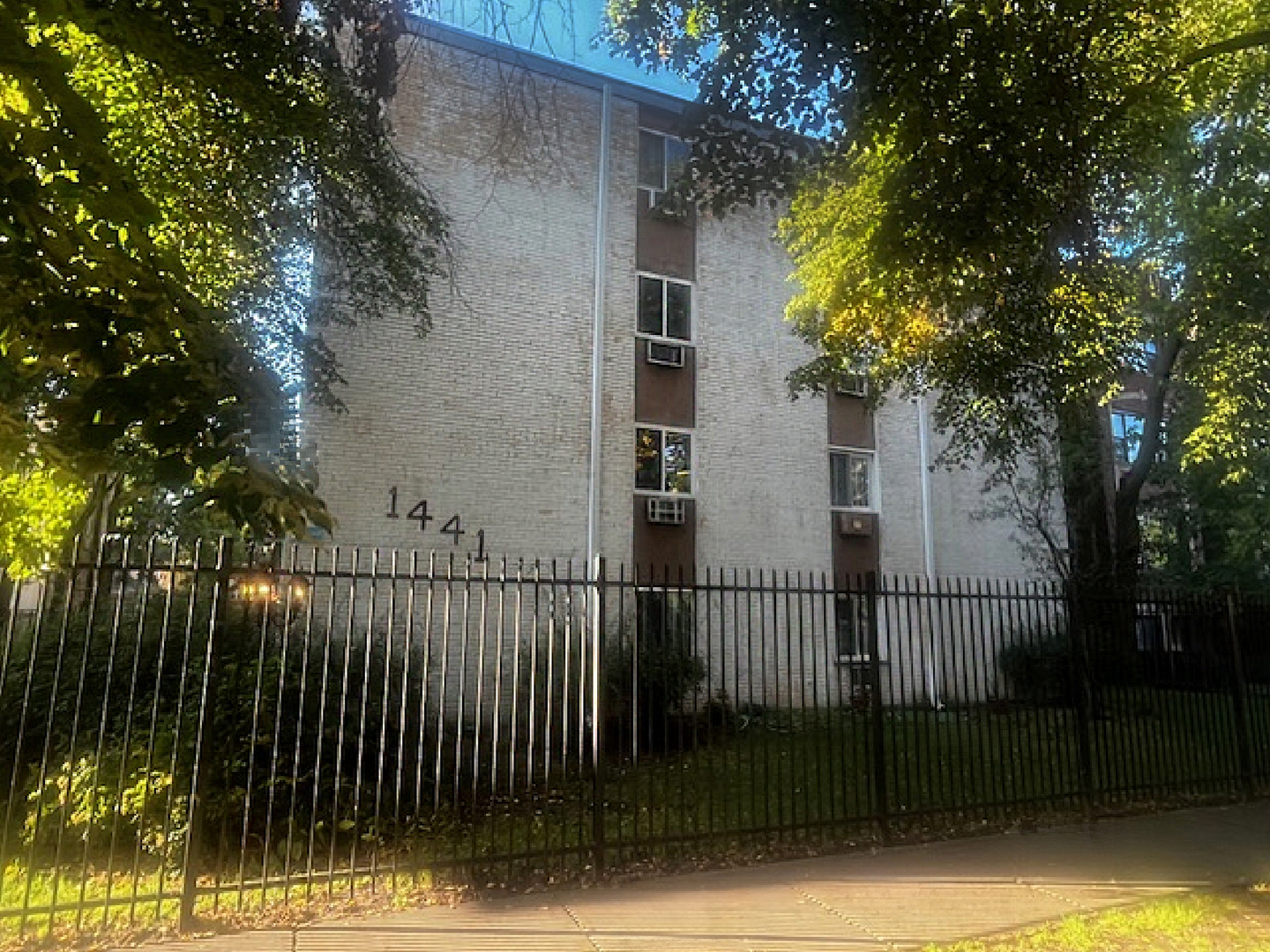 1441 West Farwell Avenue Chicago IL 60626