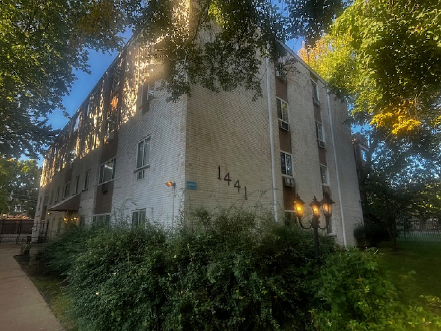 1441 West Farwell Avenue Chicago IL 60626