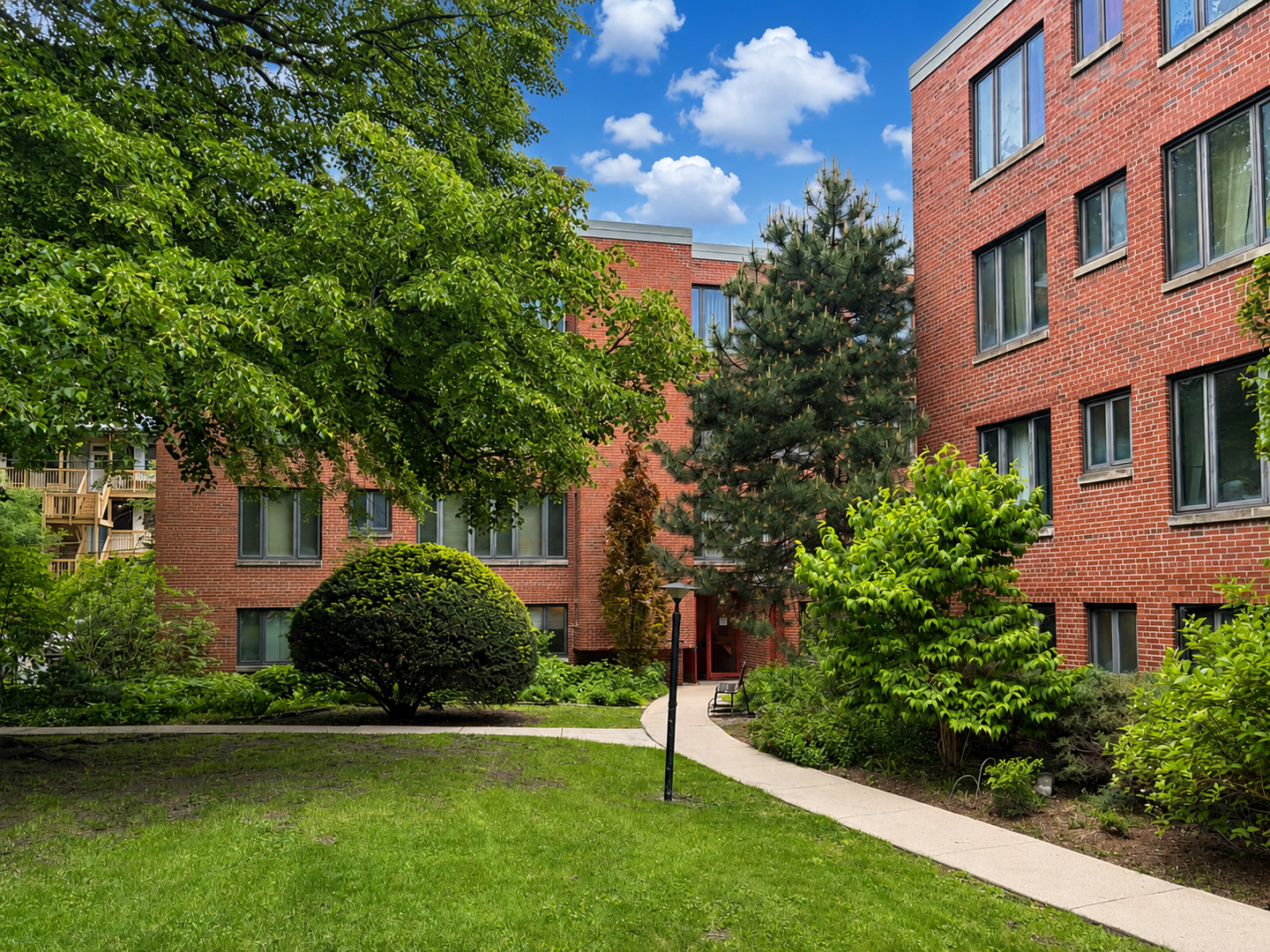 5514 South Woodlawn Avenue Chicago IL 60637