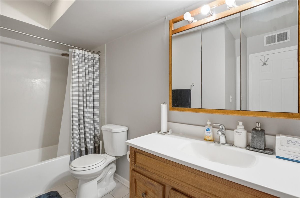 14B Kingery Quarter Willowbrook IL 60527