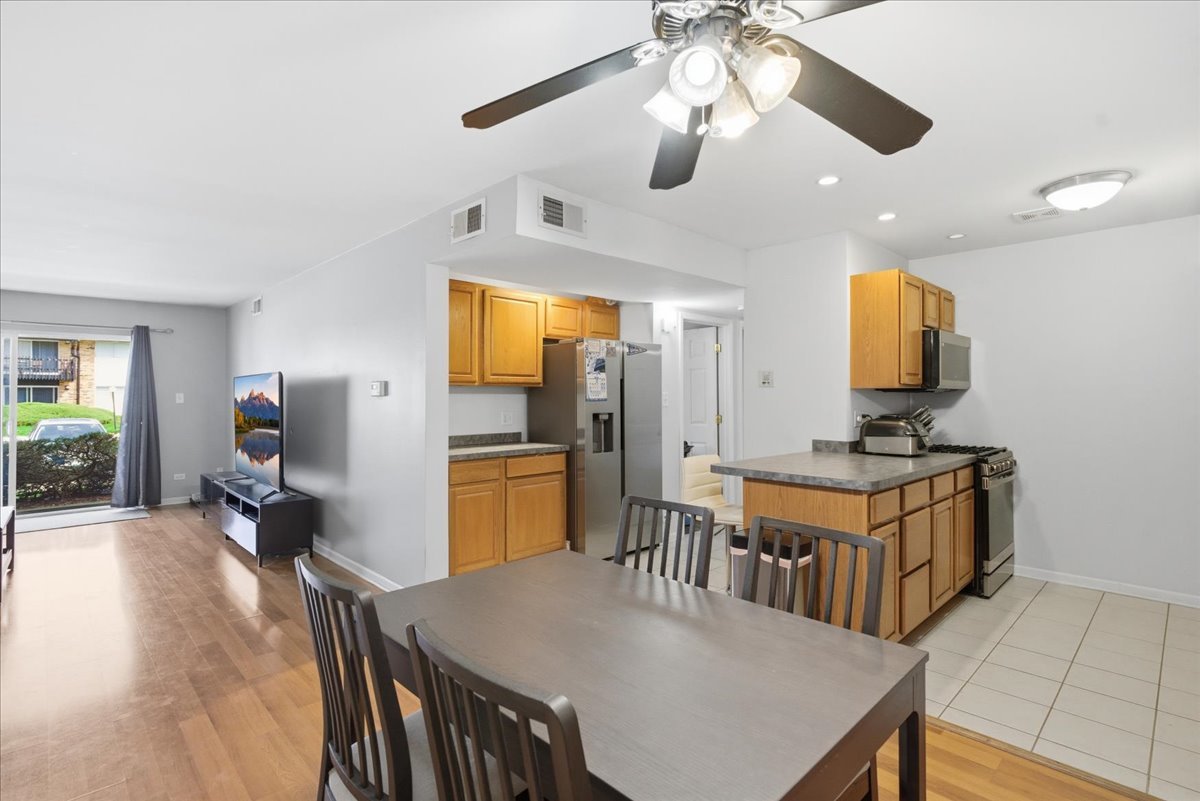 14B Kingery Quarter Willowbrook IL 60527