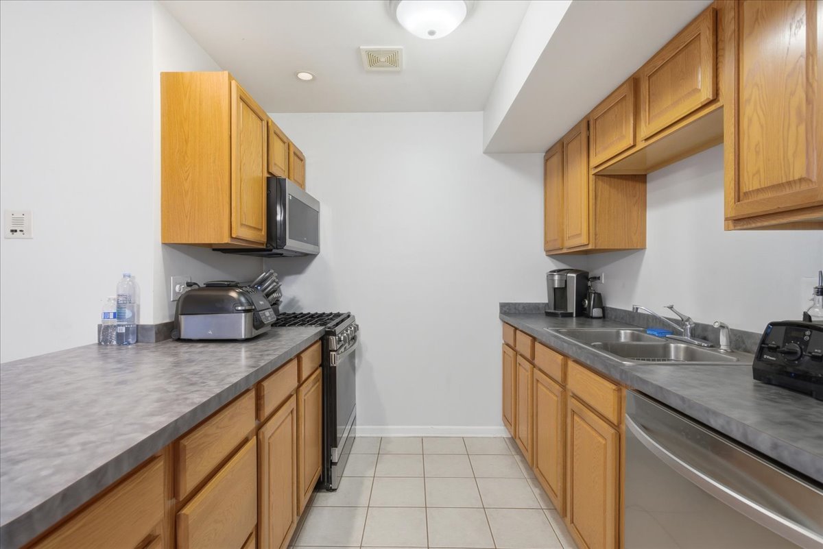 14B Kingery Quarter Willowbrook IL 60527