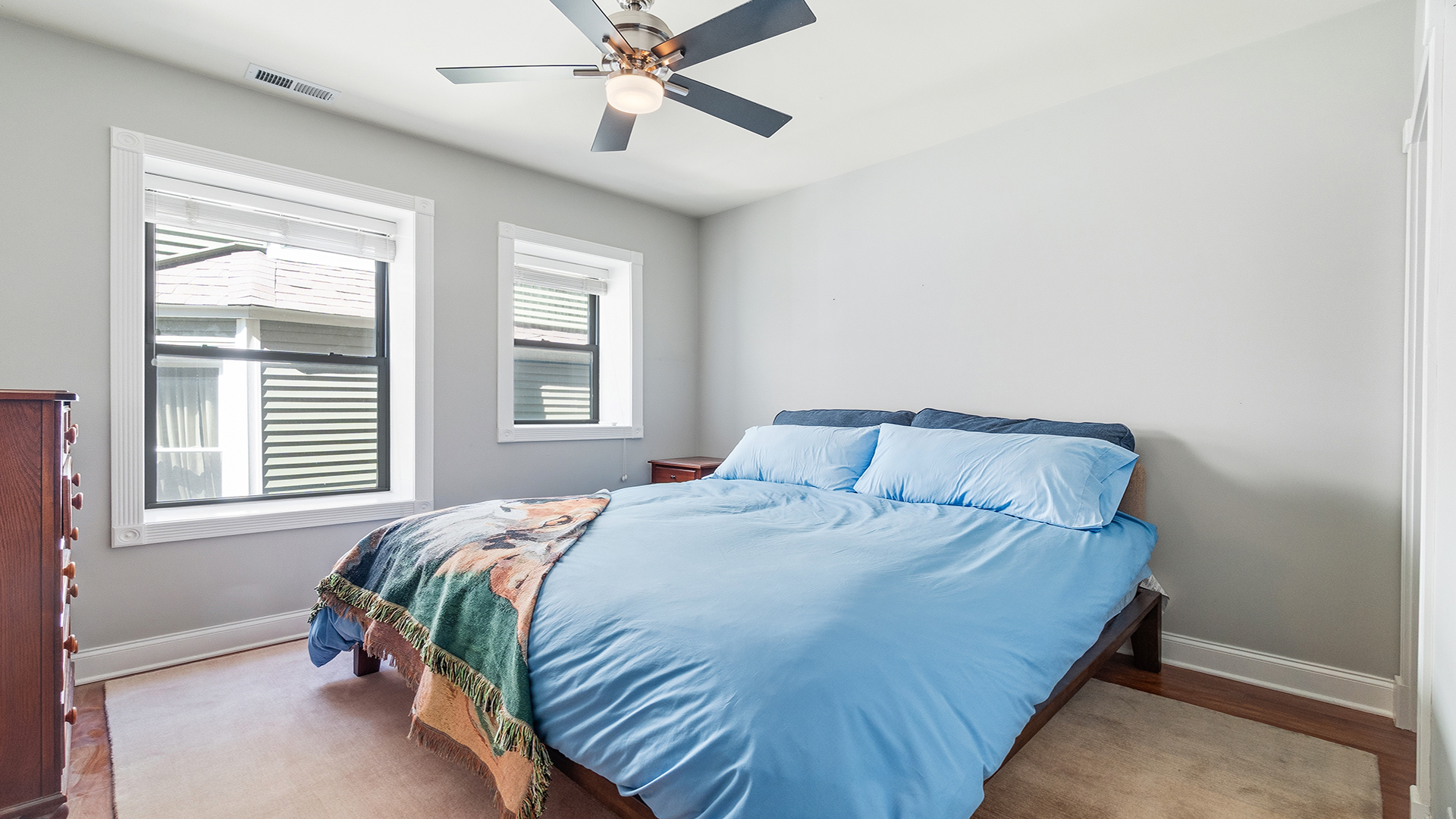 4442 North Damen Avenue Chicago IL 60625