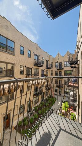 4442 North Damen Avenue Chicago IL 60625