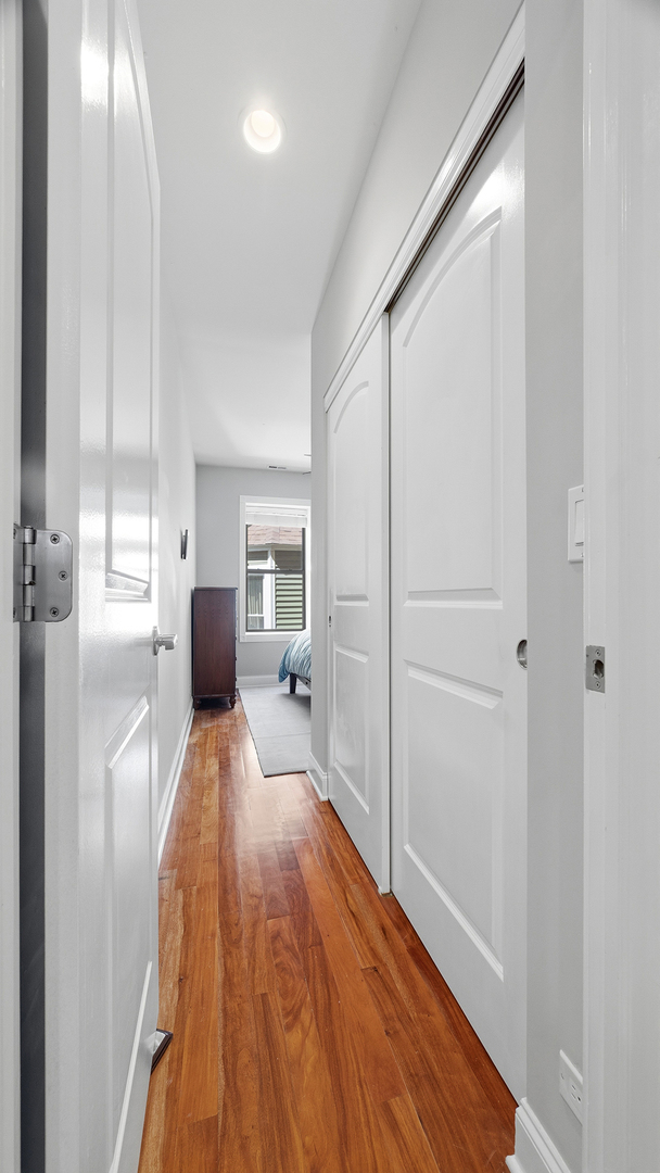 4442 North Damen Avenue Chicago IL 60625