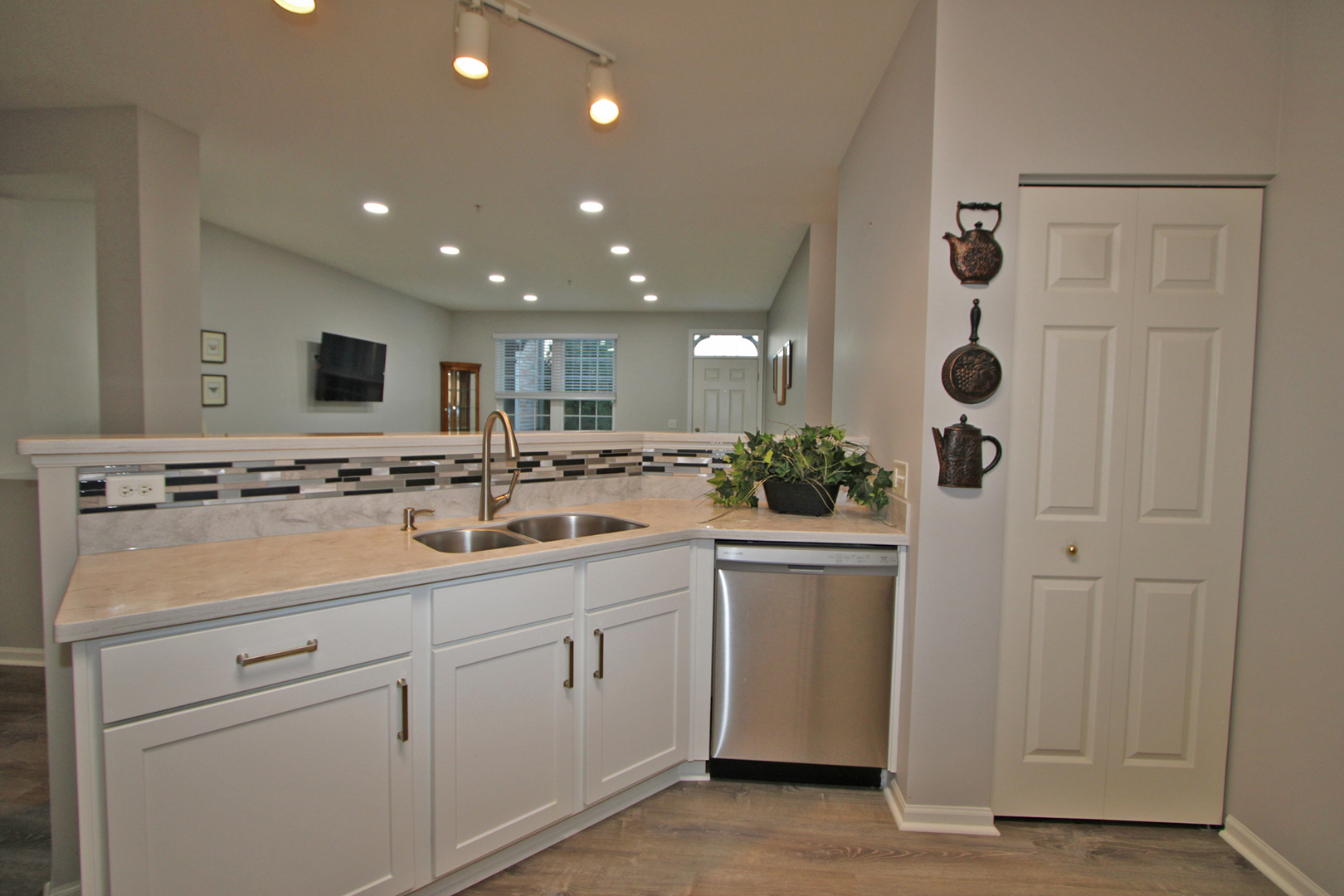 890 June Terrace Lake Zurich IL 60047