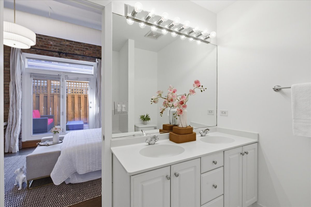 1158 West Armitage Avenue Chicago IL 60614