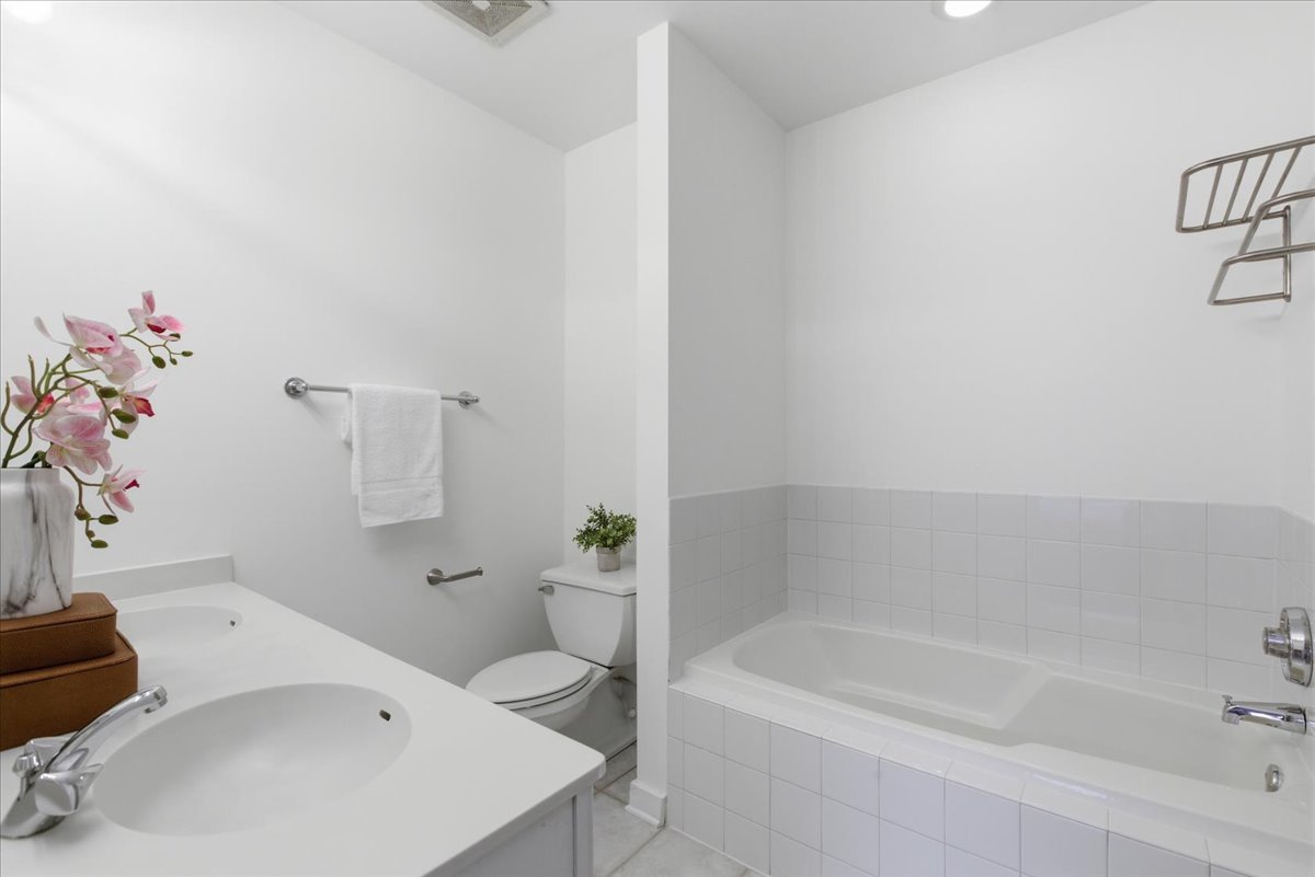 1158 West Armitage Avenue Chicago IL 60614