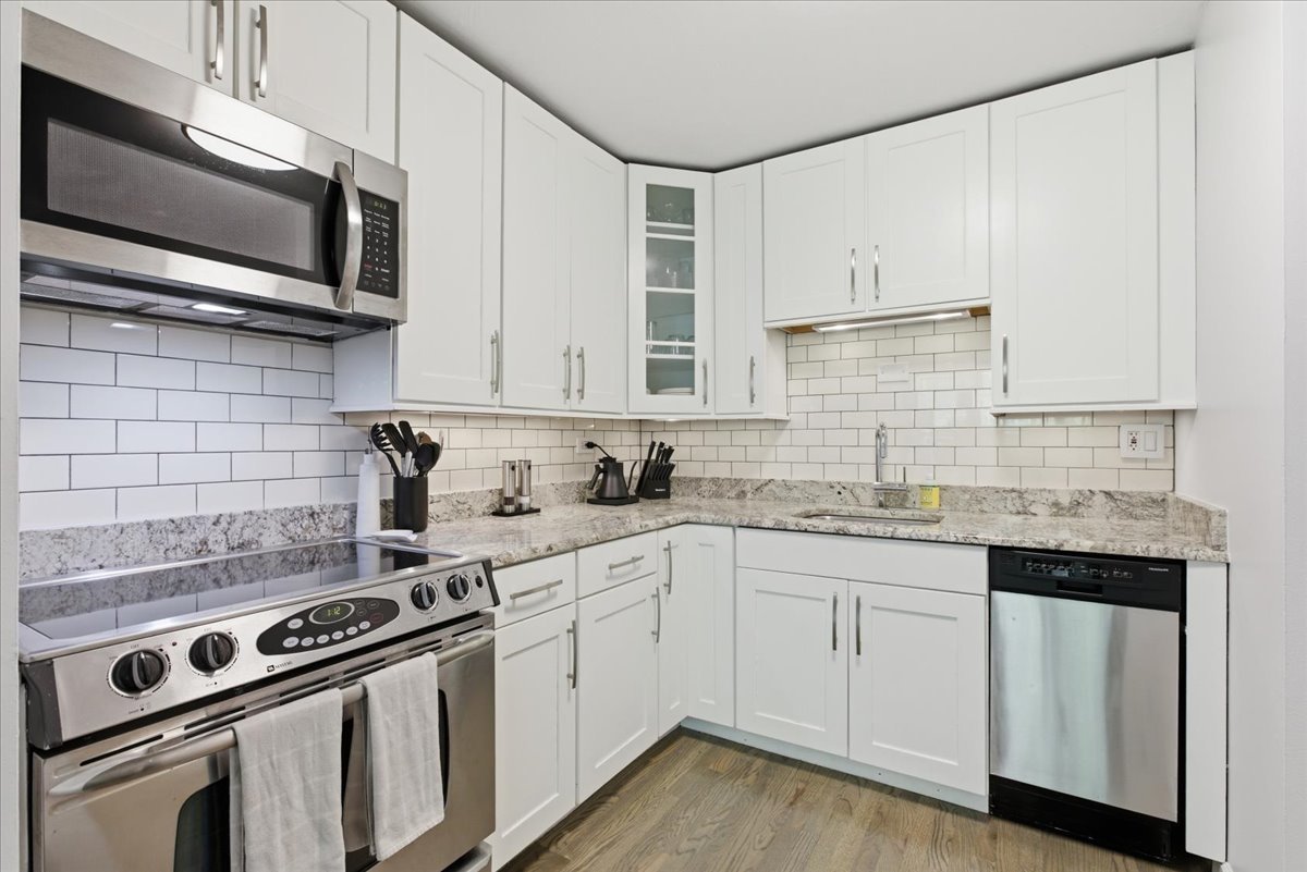 30 East Division Street Chicago IL 60610