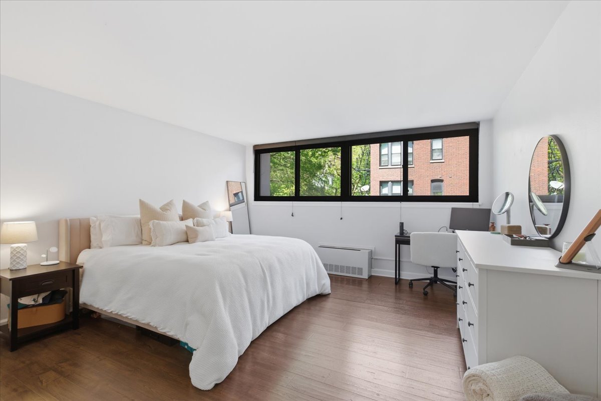 30 East Division Street Chicago IL 60610