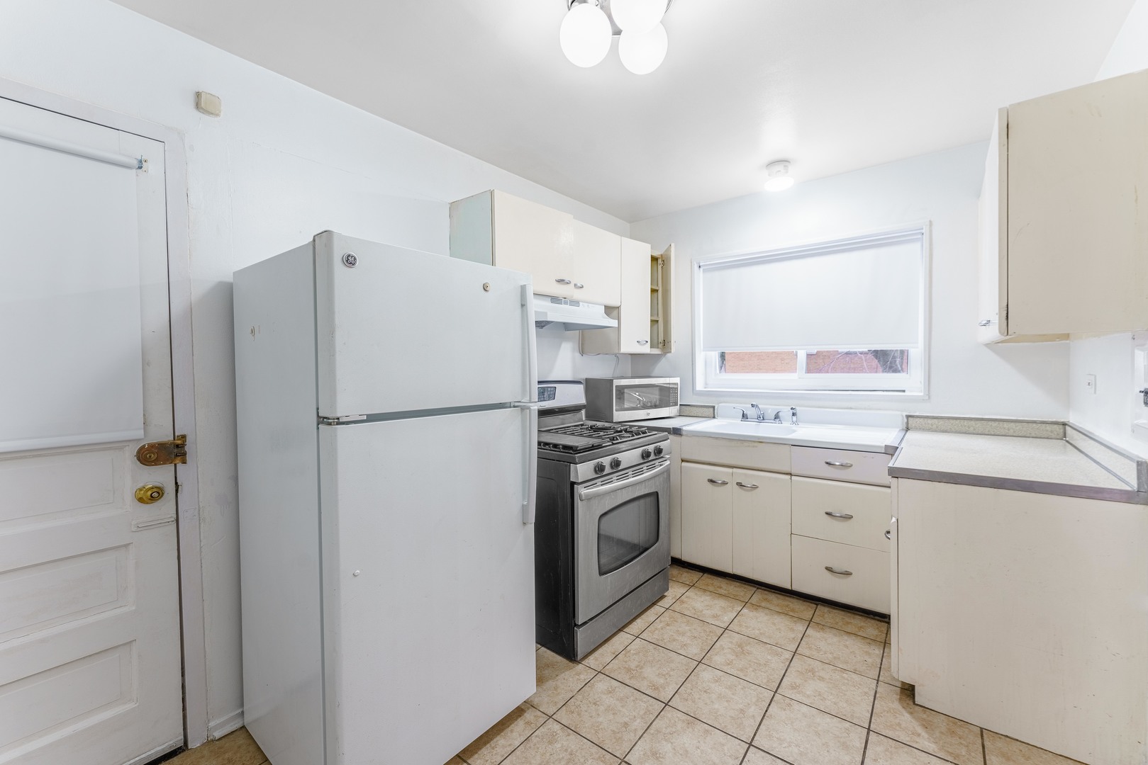 6035 North Damen Avenue Chicago IL 60659
