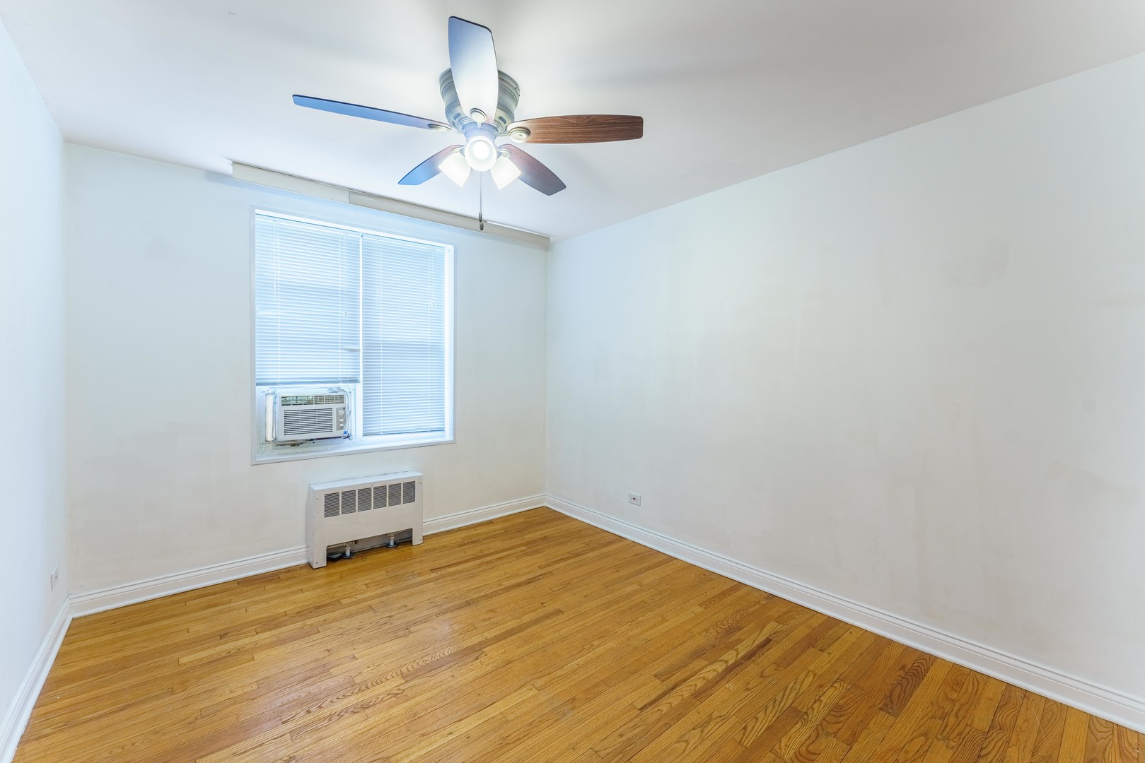6035 North Damen Avenue Chicago IL 60659