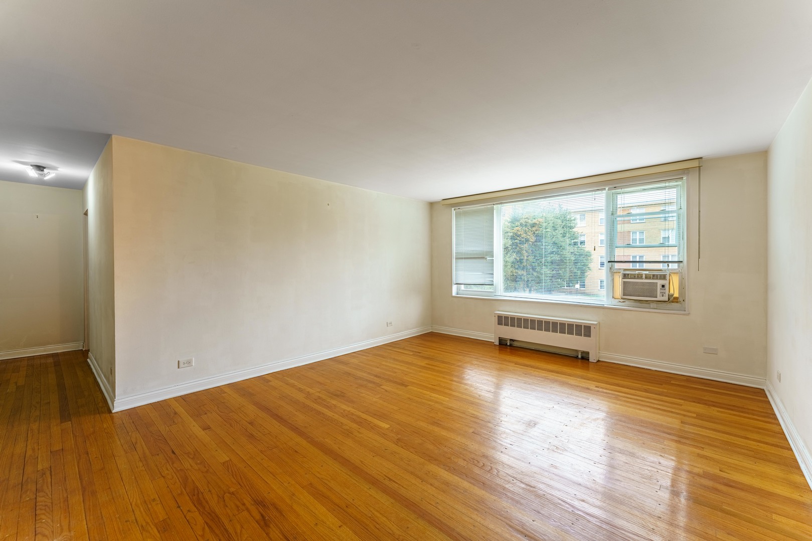 6035 North Damen Avenue Chicago IL 60659