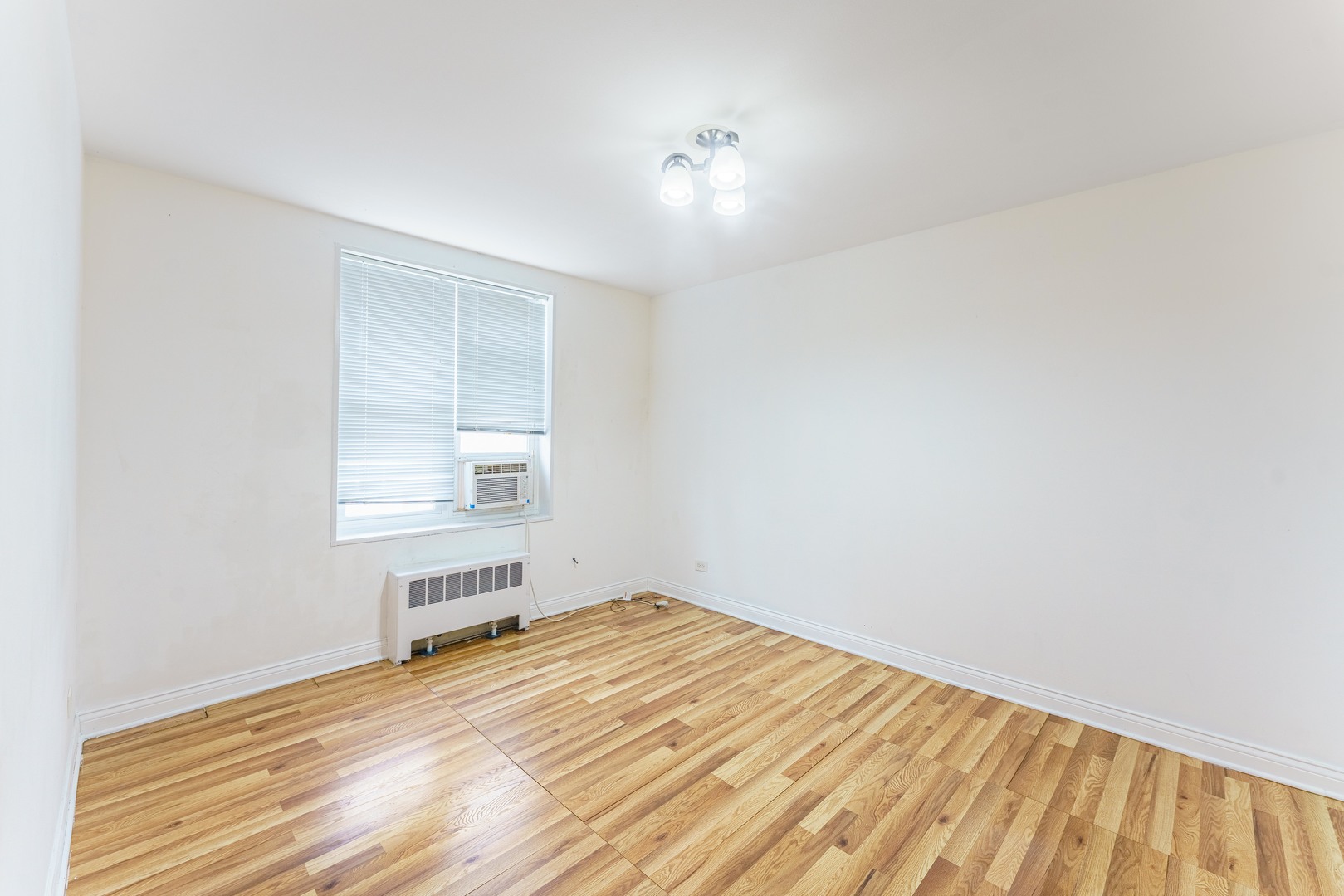 6035 North Damen Avenue Chicago IL 60659