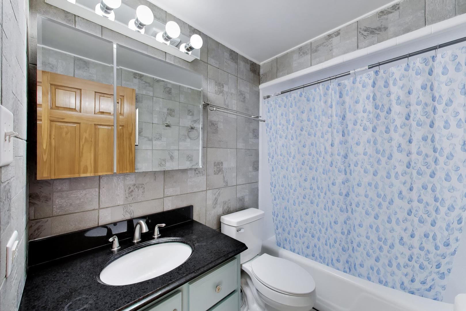 6931 West 64th Place Chicago IL 60638