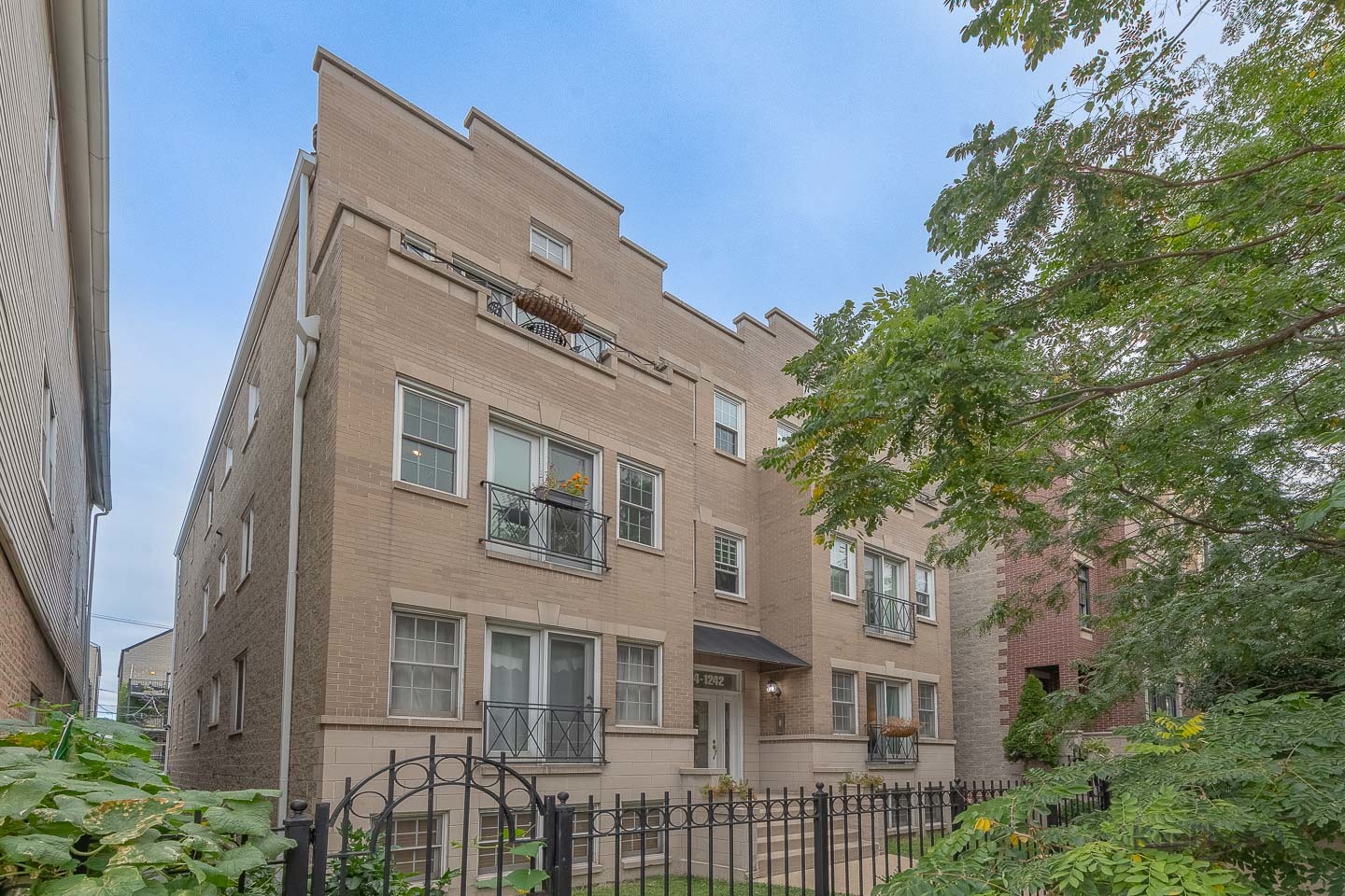 1242 West Ohio Street Chicago IL 60642