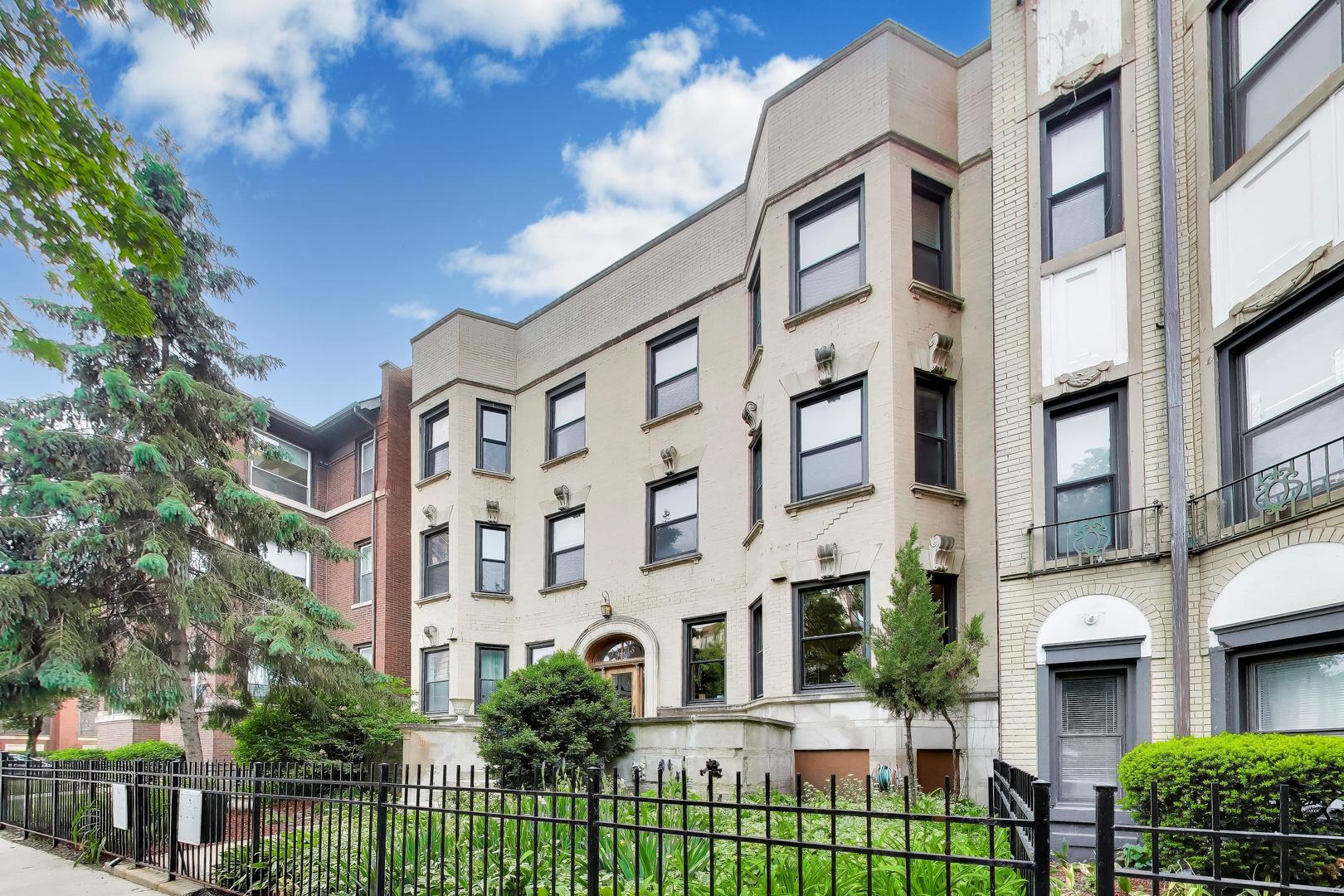 3808 North Pine Grove Avenue Chicago IL 60613