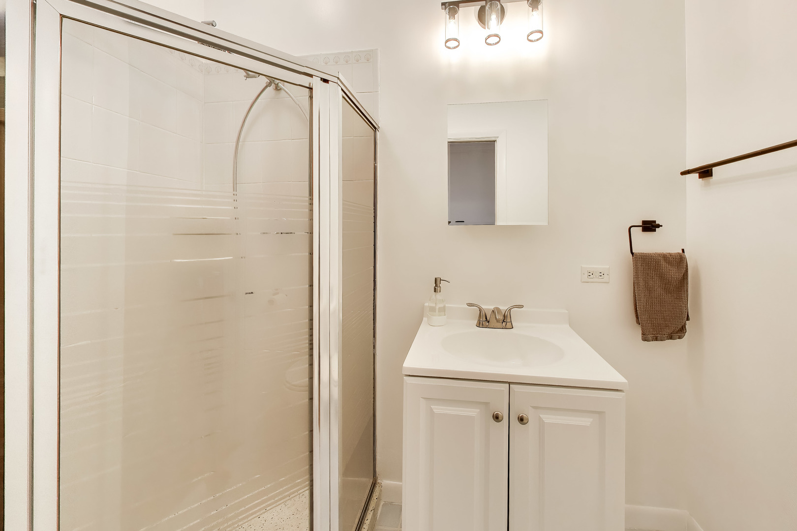 3808 North Pine Grove Avenue Chicago IL 60613