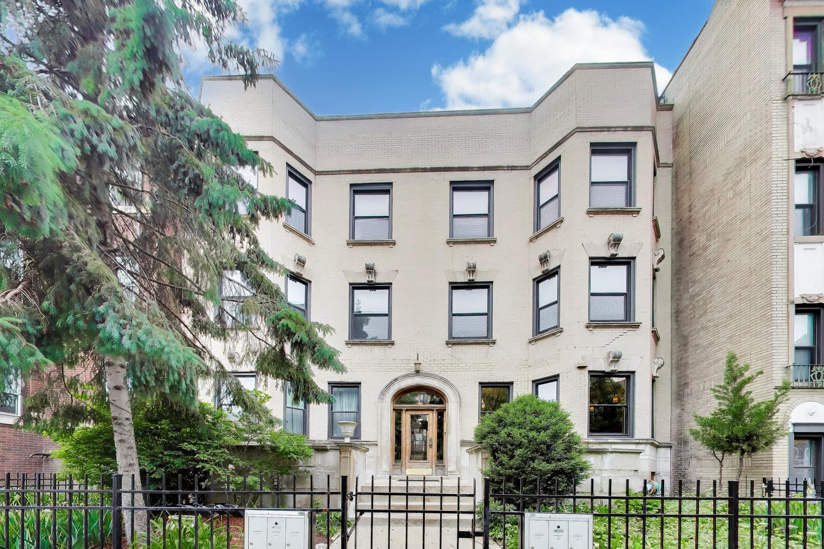 3808 North Pine Grove Avenue Chicago IL 60613