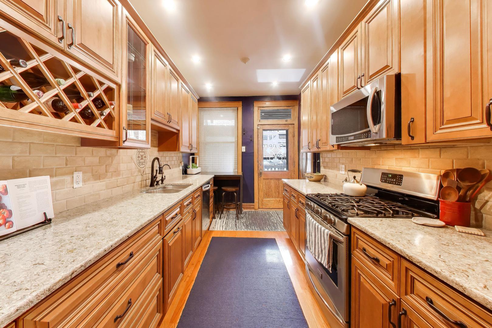 3808 North Pine Grove Avenue Chicago IL 60613