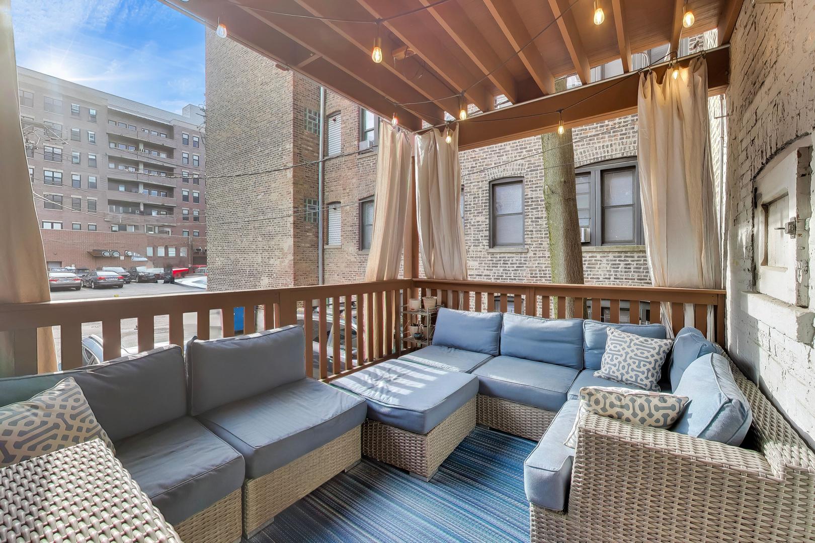 3808 North Pine Grove Avenue Chicago IL 60613