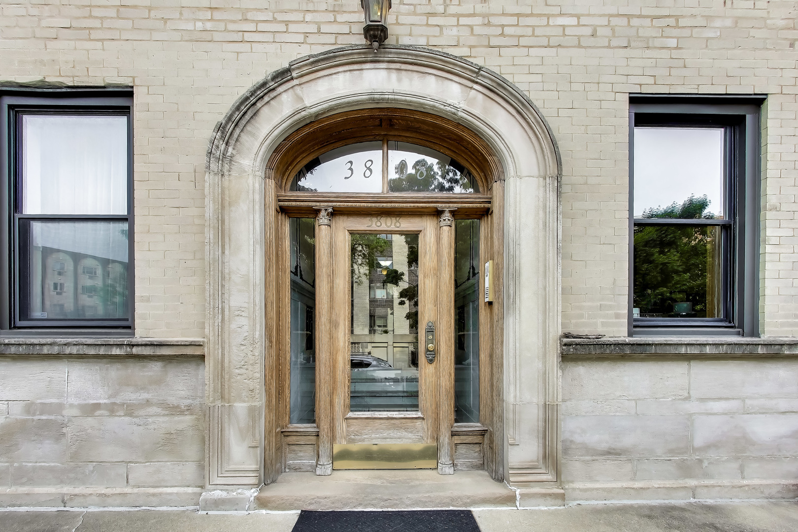 3808 North Pine Grove Avenue Chicago IL 60613