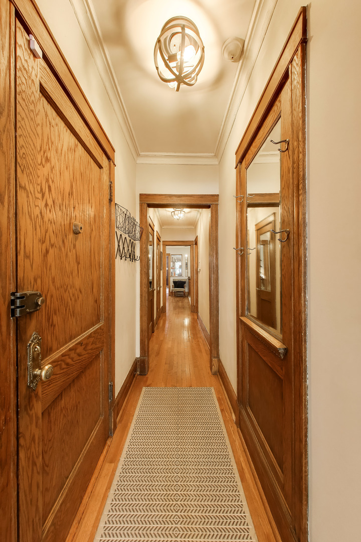 3808 North Pine Grove Avenue Chicago IL 60613